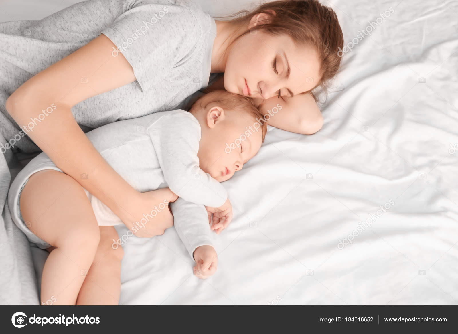 Материнство совместные. Малыш и мама. Материнство совместные. Молодая мама с малышом. Материнство совместные.