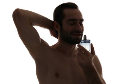 Yakışıklı erkek parfüm şişe 