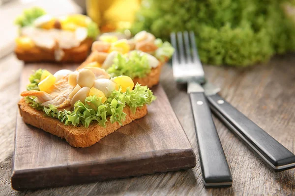 Tasty chicken bruschetta — Stock Photo, Image