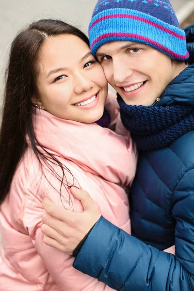 Bonito Casal Roupas Quentes Livre — Fotografia de Stock