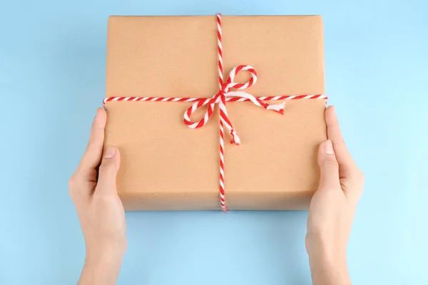 Woman holding parcel — Stock Photo, Image