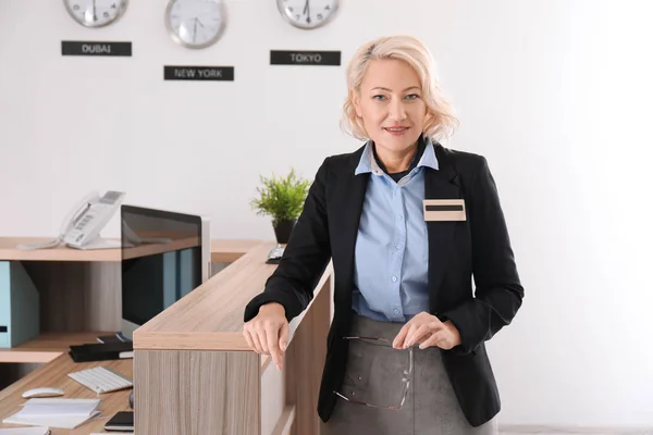 Female Hotel Receptionist Workplace — Stock Photo, Image