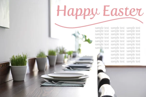 Instelling Van Tabel Met Florale Decor Voor Pasen Diner Binnenshuis — Stockfoto