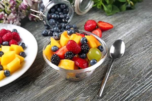 Deliciosa ensalada de frutas —  Fotos de Stock