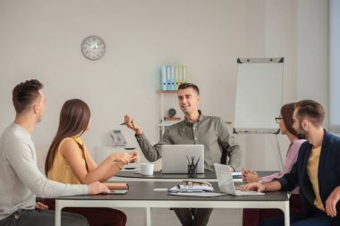 Çalışmalarında meşgul uzmanları