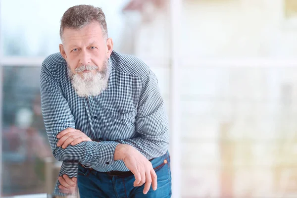 Rahat Kıyafetler Kapalı Olgun Adam Portresi — Stok fotoğraf