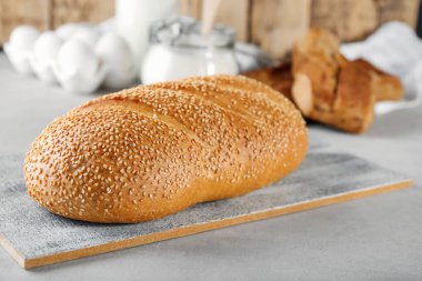 Somun ekmek masada. Taze fırın