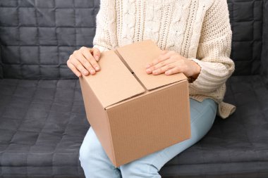 Parsel kutusu kadınla