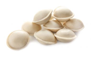  beyaz zemin üzerinde köfte