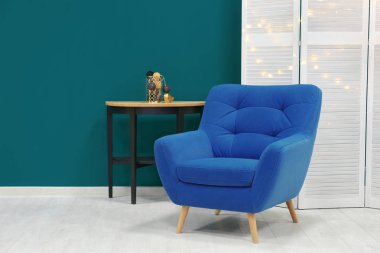 Tablo ile son moda koltuk 