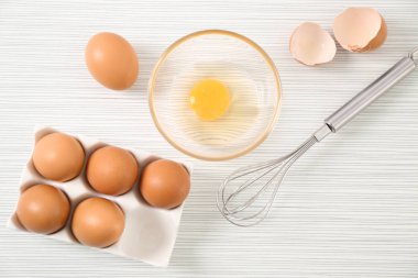 Tavuk yumurtası ile kompozisyon