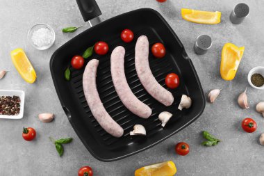 Izgara tava ile düz yatıyordu kompozisyon