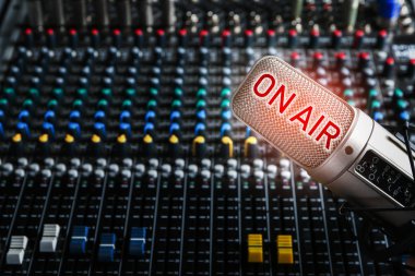 Mikrofon ve Mikser canlı radyo yayını 