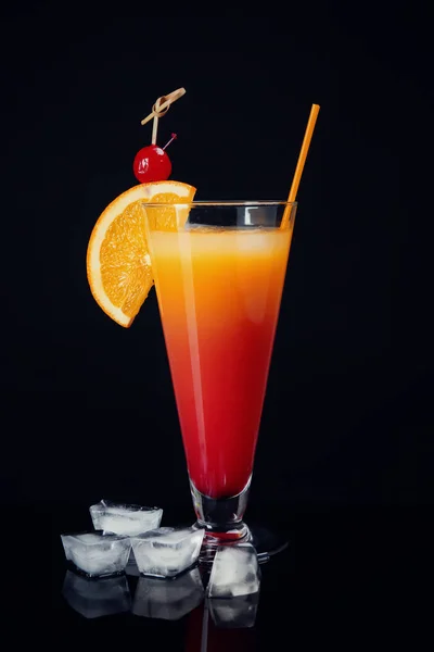 Glass of Sex on the Beach cocktail — Stock Photo, Image