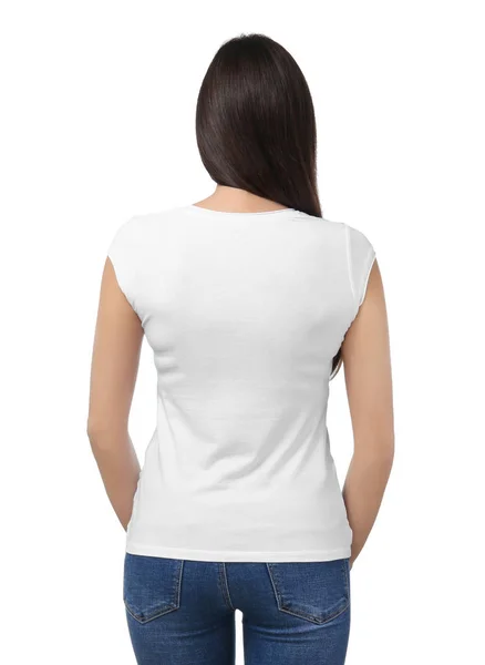 Mulher nova na camiseta elegante no fundo branco. Mockup para design — Fotografia de Stock