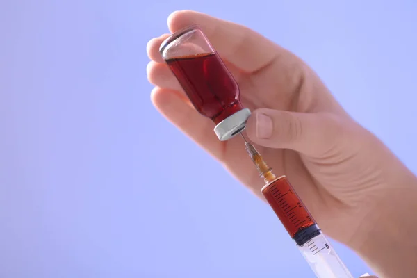 Doctor holding syringe — Stock Photo, Image