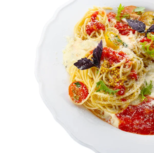 Delicious pasta with tomato sauce and vegetables on plate against white background — Stock Photo, Image