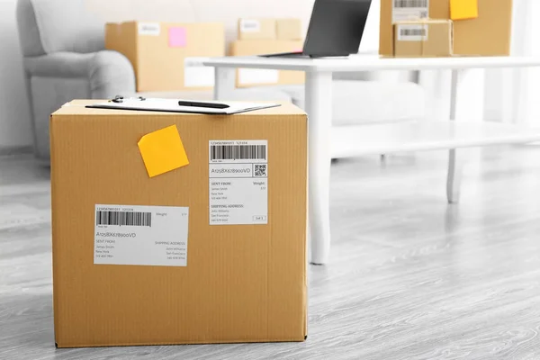 Parcel ready for shipment to customer — Stock Photo, Image