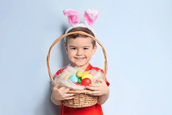 Lindo niño con orejas de conejo —  Fotos de Stock