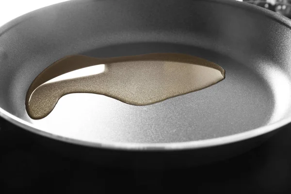 Frying pan with cooking oil — Stock Photo, Image