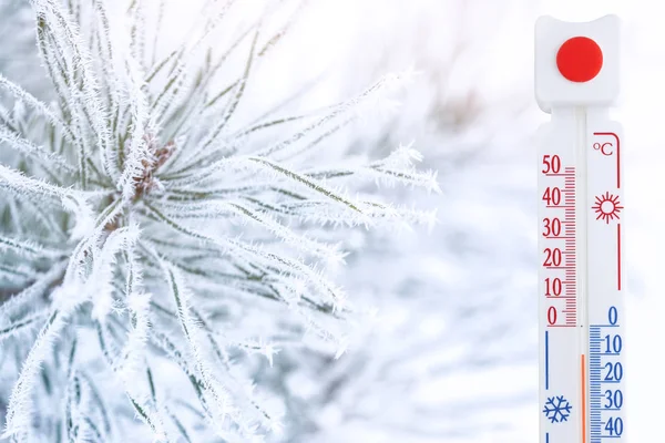 Thermometer registering temperature below zero — Stock Photo, Image