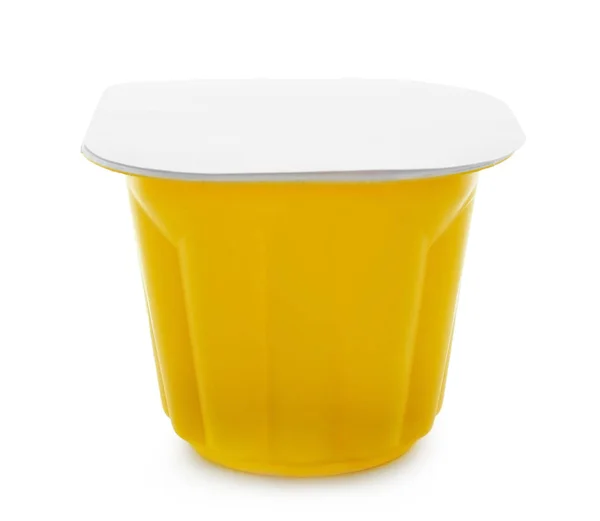 Copa de plástico con yogur sobre fondo blanco —  Fotos de Stock