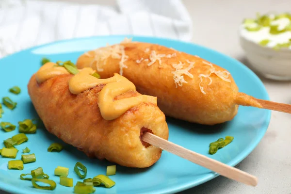 Tasty corn dogs with mustard on plate, closeup — Stock Photo, Image