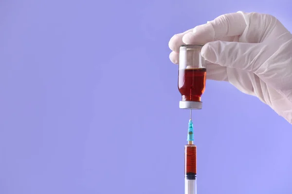 Doctor holding syringe — Stock Photo, Image