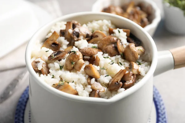 Pan met risotto en champignons — Stockfoto