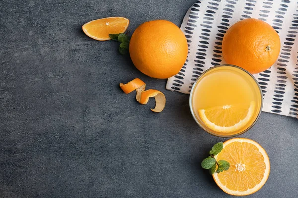 Čerstvý pomerančový džus a ovocem — Stock fotografie