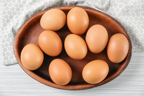 Placa con huevos de pollo — Foto de Stock