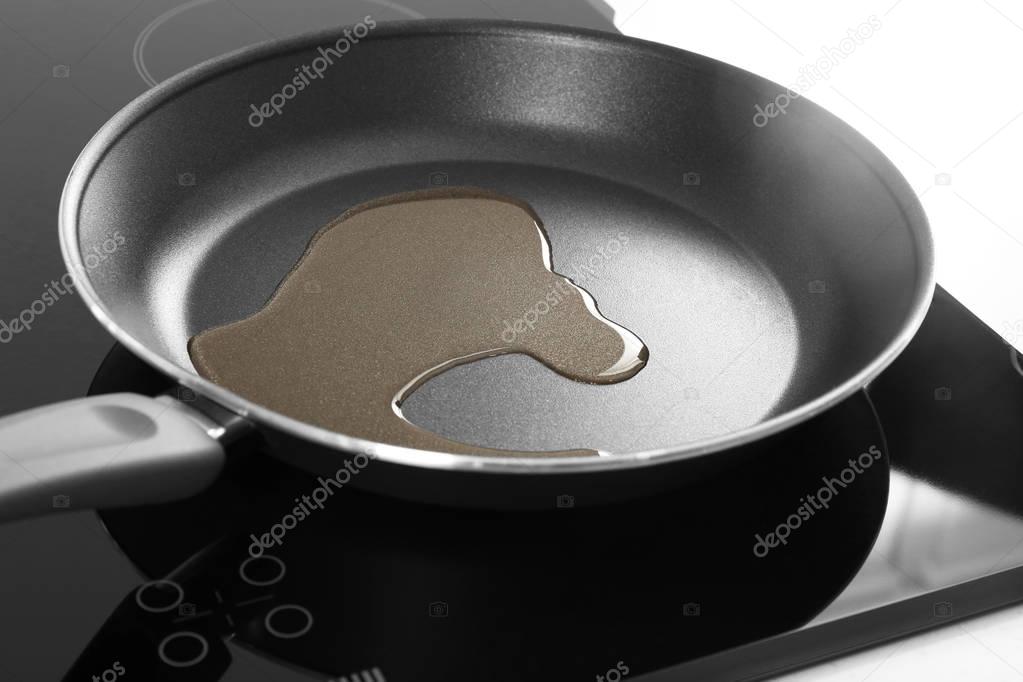 Frying pan with cooking oil 