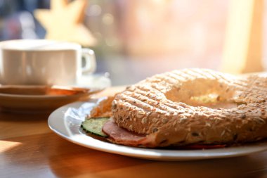 Plaka ile lezzetli simit SANDWIC