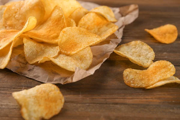 Potato chips on wooden table