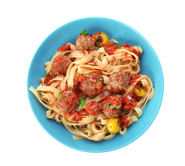 Deliziosa pasta con polpette di carne e sugo di pomodoro in piatto su fondo bianco — Foto Stock