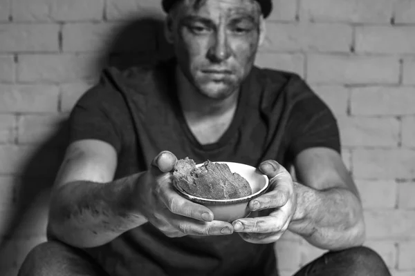 Hungry Poor Man Holding Bowl Piece Bread While Sitting Brick — Stock Photo, Image