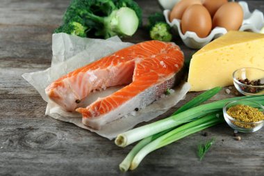 Brokoli ve somon tablo ile lezzetli kiş için malzemeler