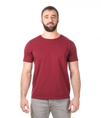 Beyaz arka plan üzerinde şık tişört genç adam. Mockup tasarım için