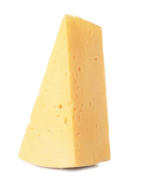 Stuk kaas op witte achtergrond — Stockfoto