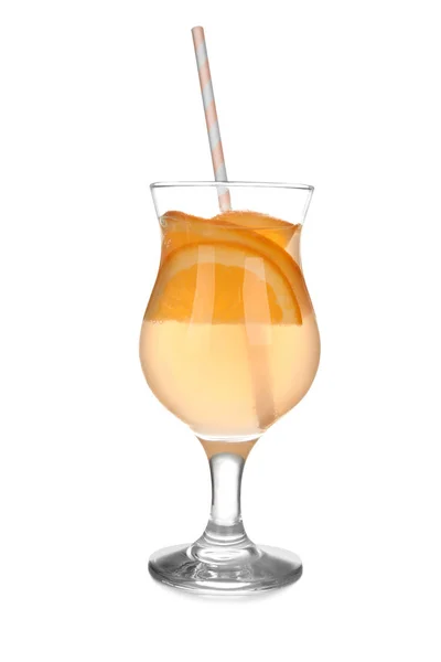 Vaso de limonada naranja fresca sobre fondo blanco — Foto de Stock