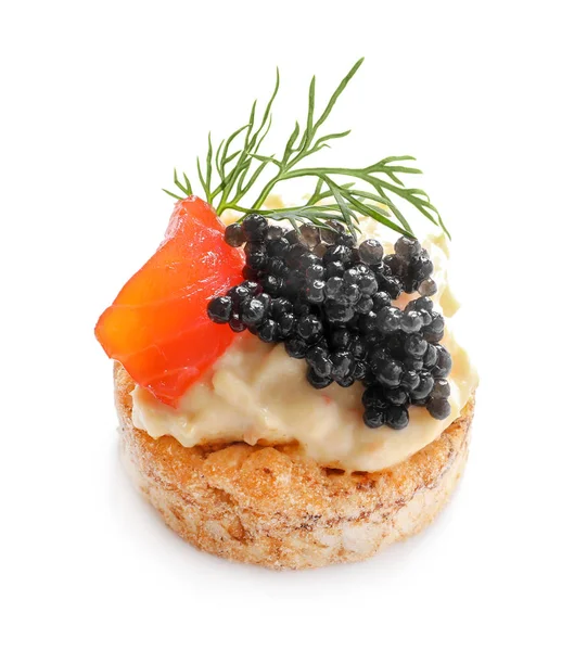 Deliziosa tartina con caviale nero su sfondo bianco — Foto Stock