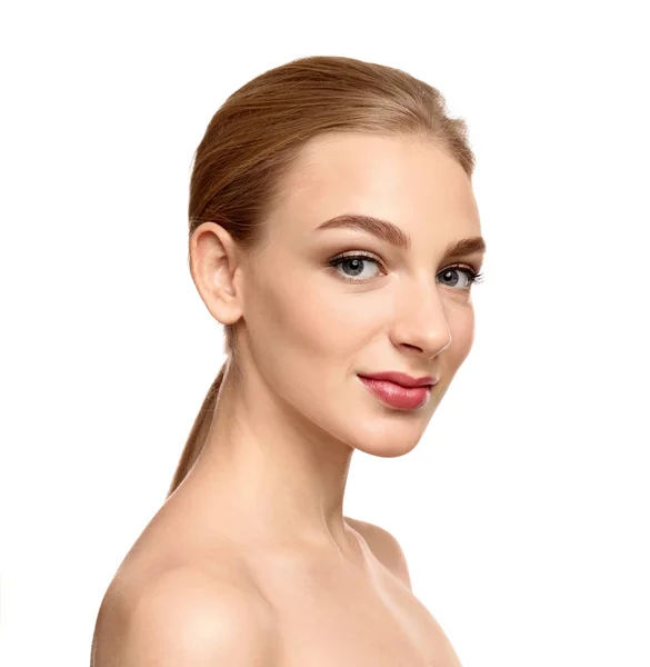 Retrato de una hermosa joven con la piel clara sobre fondo blanco —  Fotos de Stock
