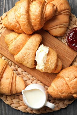 Masada lezzetli ay çöreği