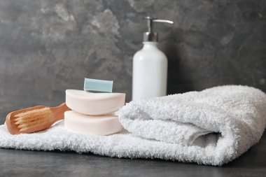 Masada yumuşak havlu ve banyo aksesuarları