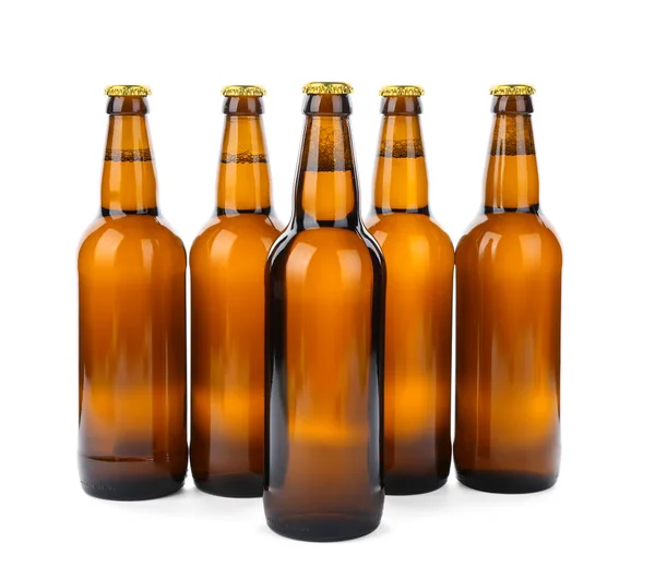 Botellas de vidrio de cerveza aisladas en blanco — Foto de Stock