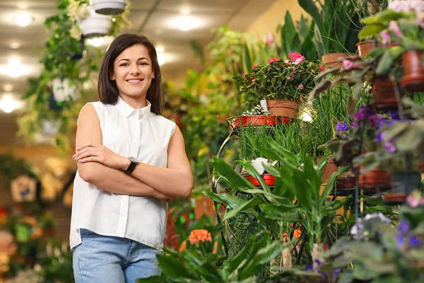Young woman in greenhouse — Stock Photo, Image
