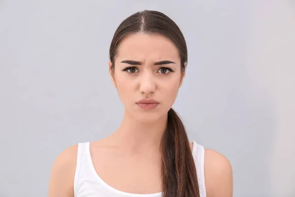 Young woman frowning eyebrows — Stock Photo, Image