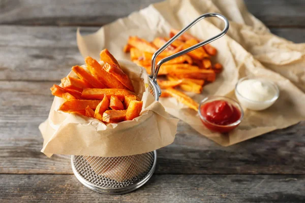 Deep fry basket with potato fries