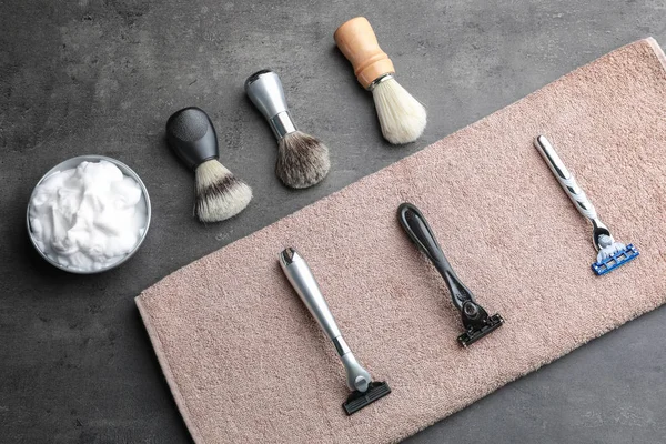 Shaving accessories for man on grey background — Stock Photo, Image