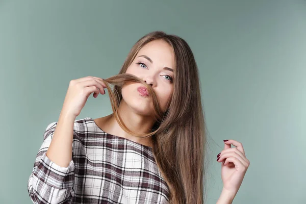 Portrait of beautiful funny woman on color background — Stock Photo, Image